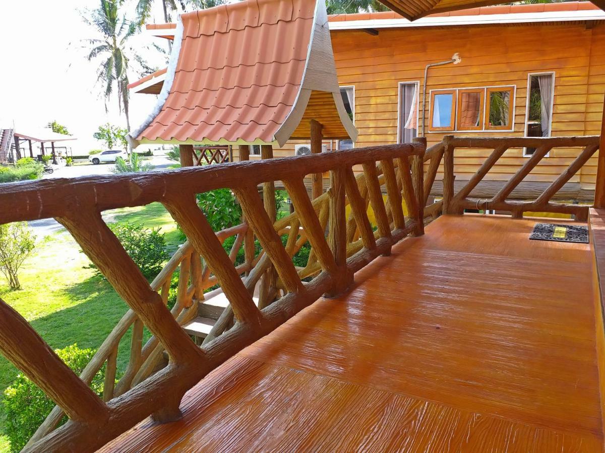 The Ford Sunset Beach Resort Wok Tum Exterior photo